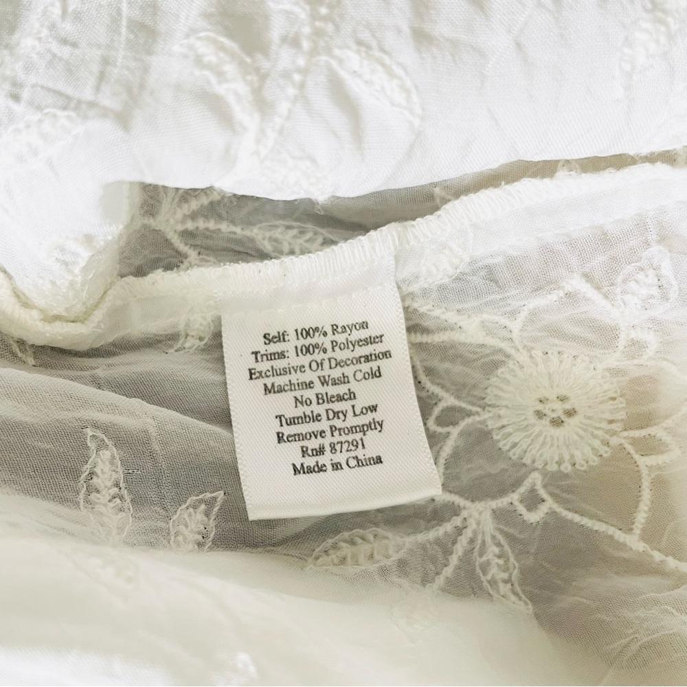 Johnny Was SMALL white embroidered 3/4 sleeve Vneck blouse - Picture 5 of 5